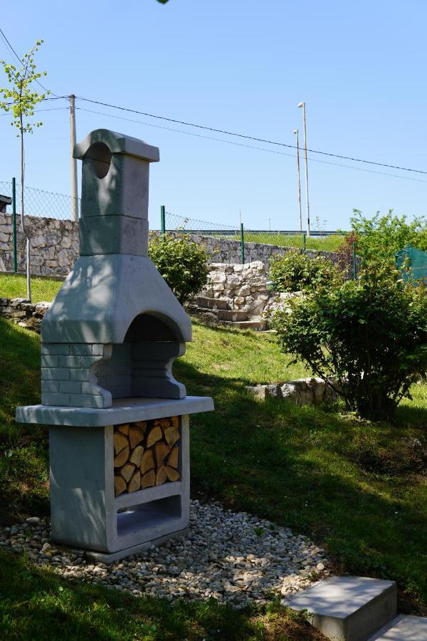 Apartments Manitovac M Niksic Luaran gambar