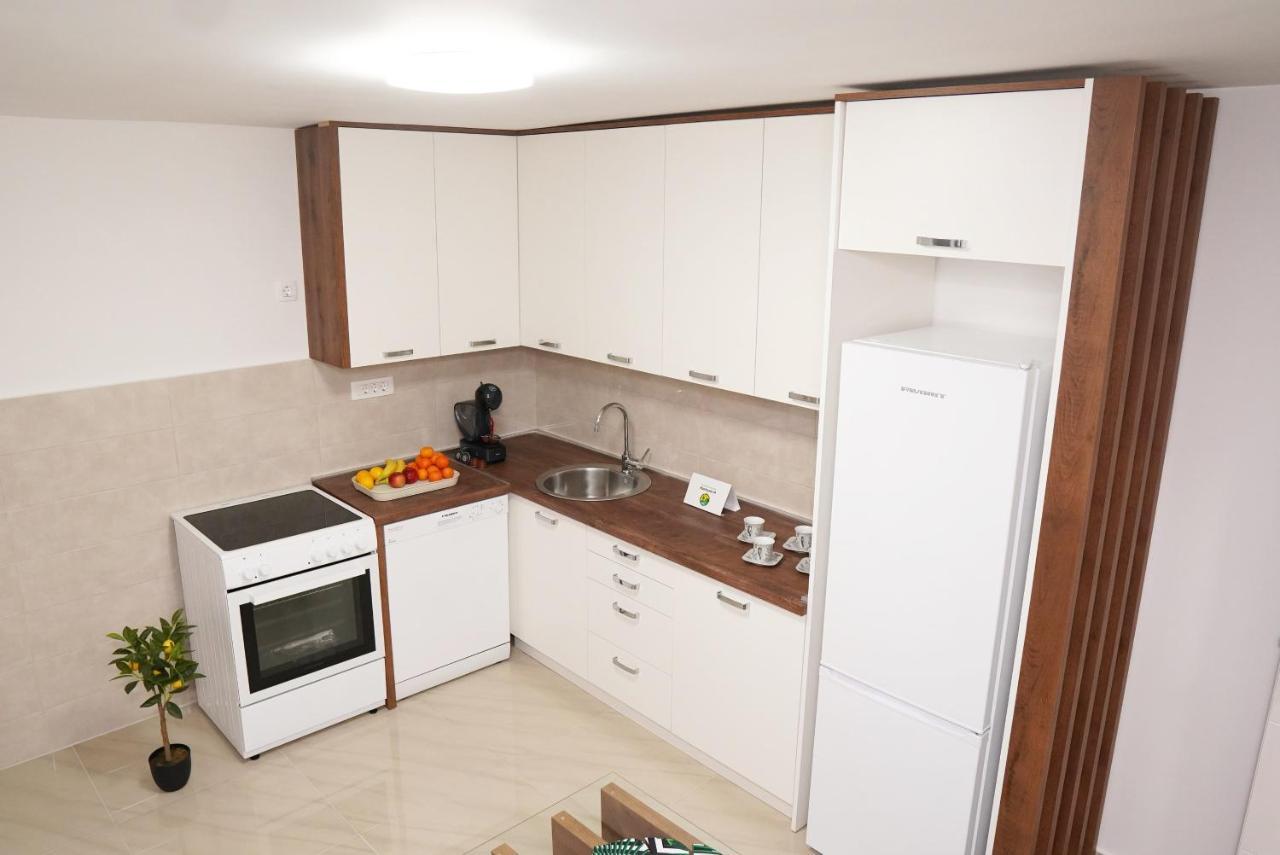 Apartments Manitovac M Niksic Luaran gambar