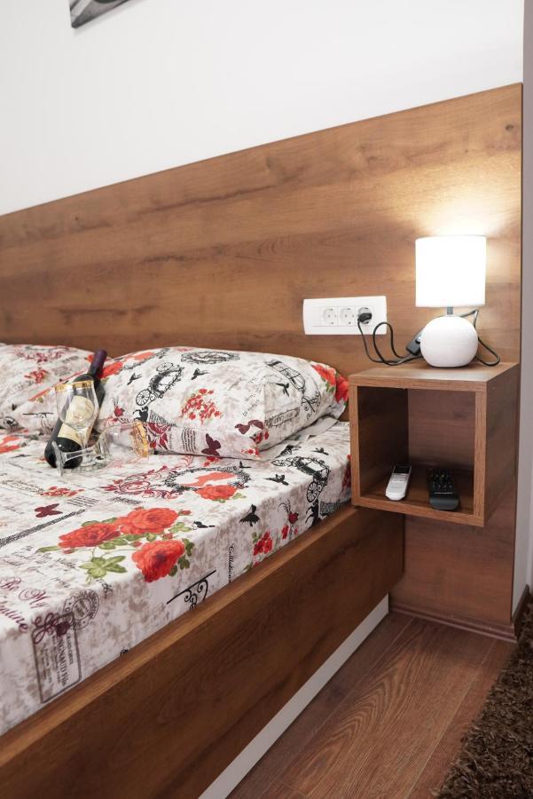 Apartments Manitovac M Niksic Luaran gambar