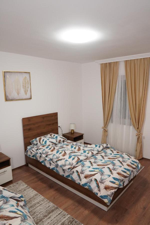 Apartments Manitovac M Niksic Luaran gambar