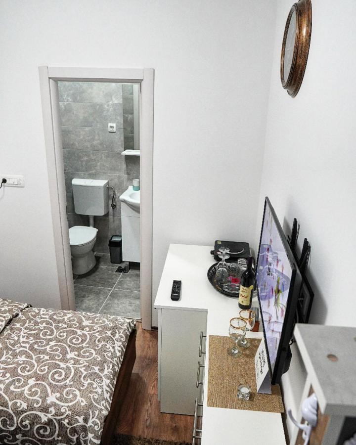 Apartments Manitovac M Niksic Luaran gambar