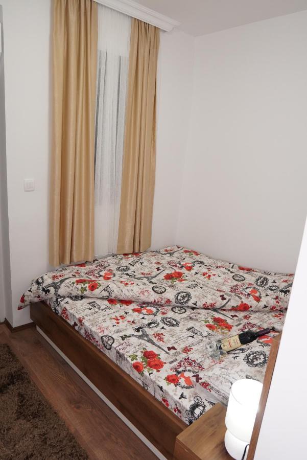 Apartments Manitovac M Niksic Luaran gambar