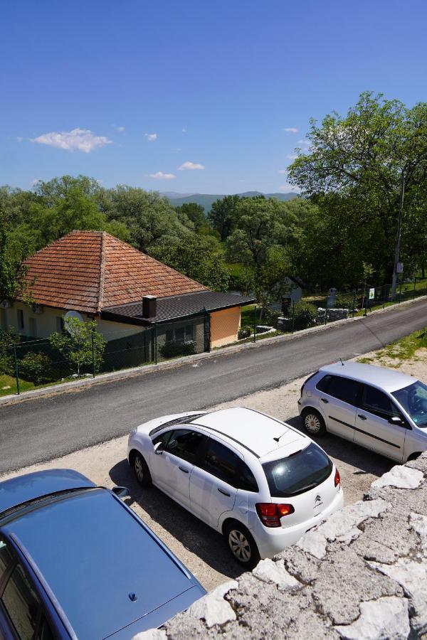 Apartments Manitovac M Niksic Luaran gambar