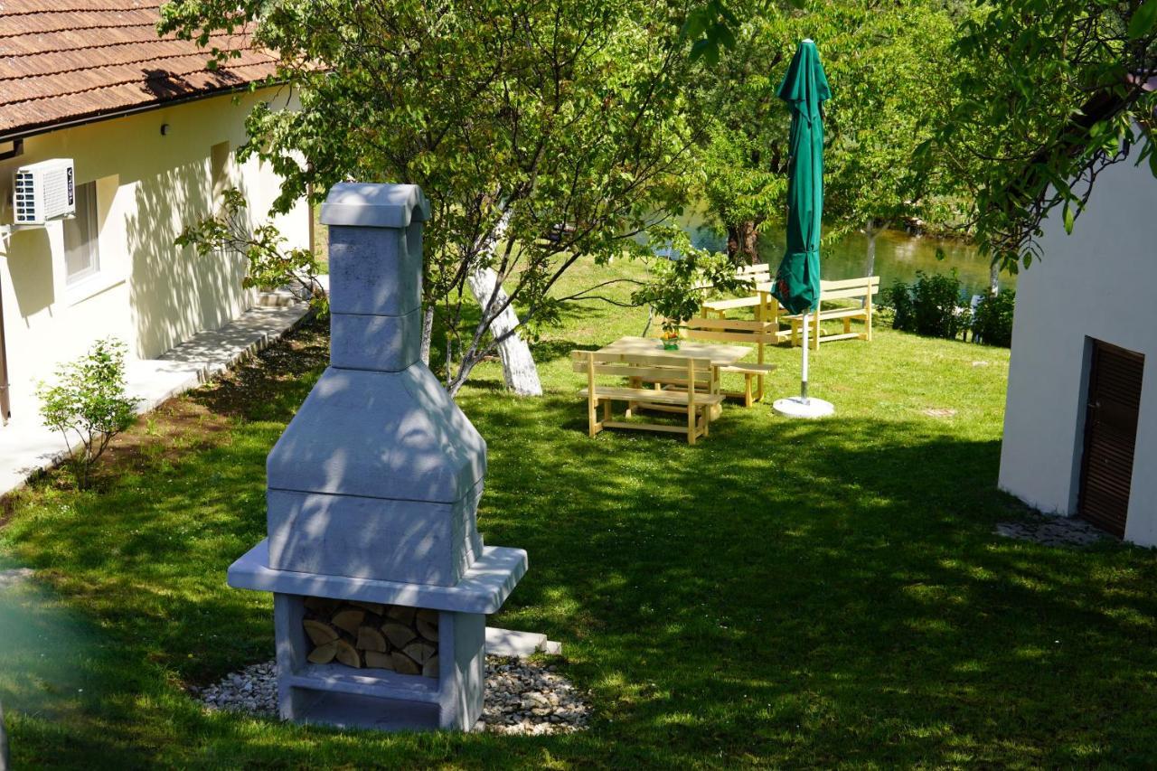 Apartments Manitovac M Niksic Luaran gambar
